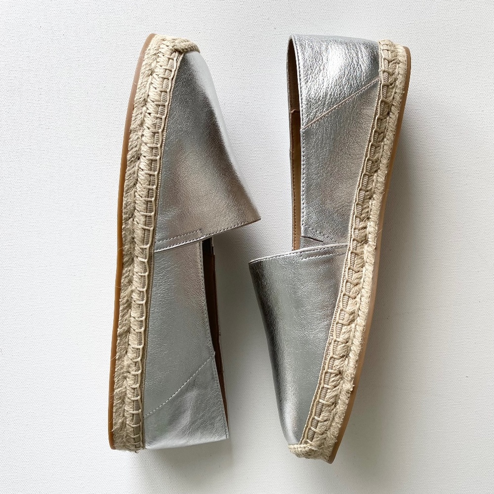 NWT Banana Republic Silver Espadrilles, size 10
